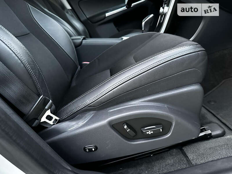 Внедорожник / Кроссовер Volvo XC60 2016 в Ровно