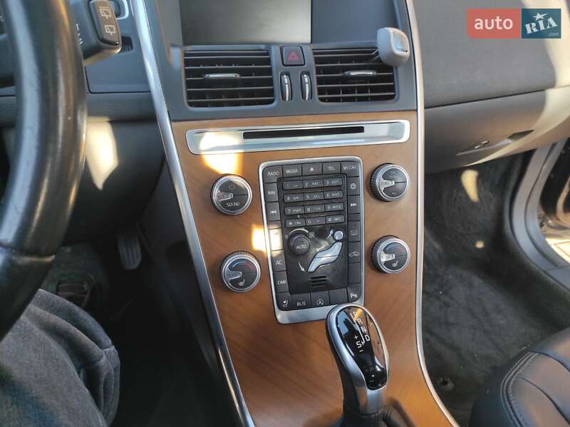 Внедорожник / Кроссовер Volvo XC60 2017 в Харькове