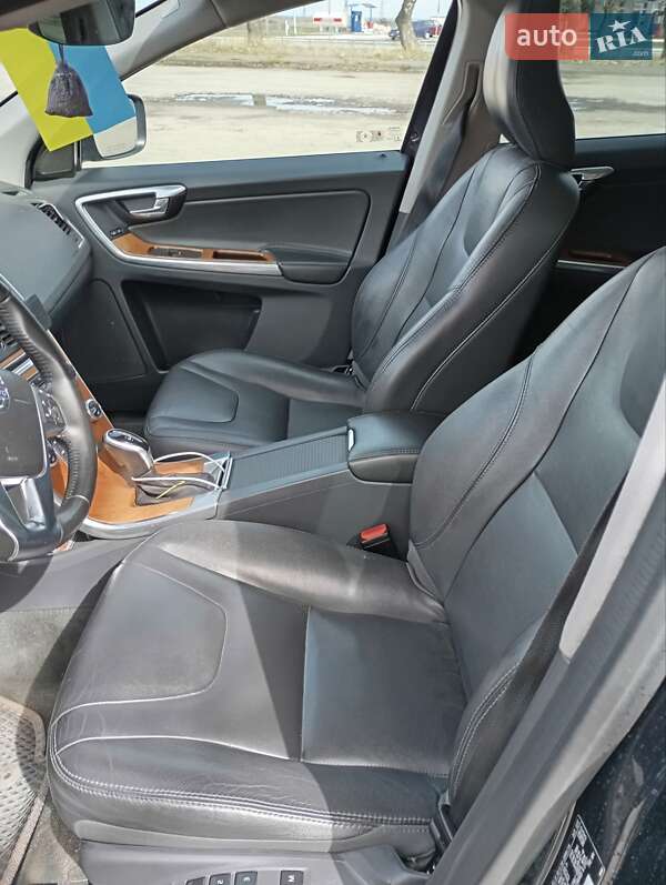 Внедорожник / Кроссовер Volvo XC60 2017 в Остроге