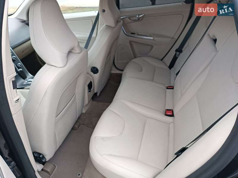 Внедорожник / Кроссовер Volvo XC60 2011 в Дрогобыче