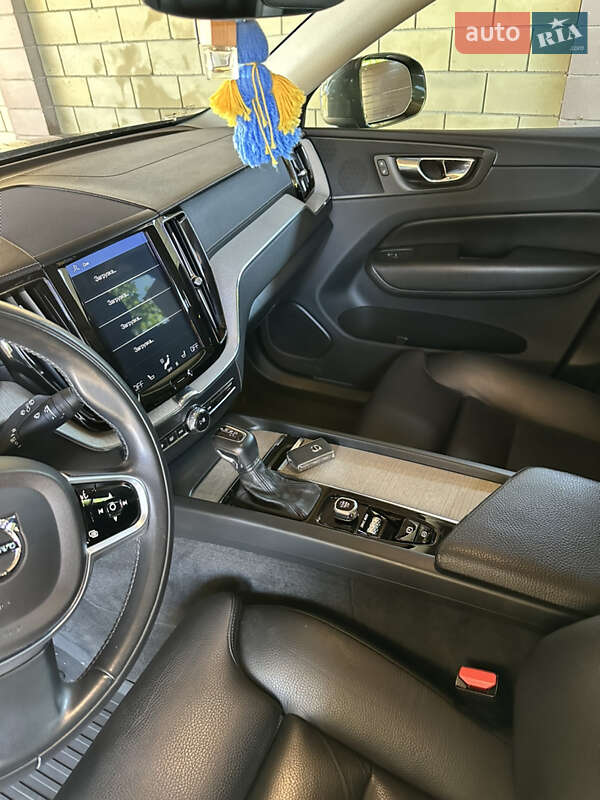 Внедорожник / Кроссовер Volvo XC60 2018 в Киеве