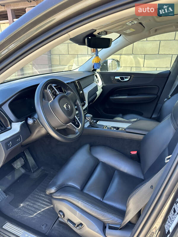 Внедорожник / Кроссовер Volvo XC60 2018 в Киеве