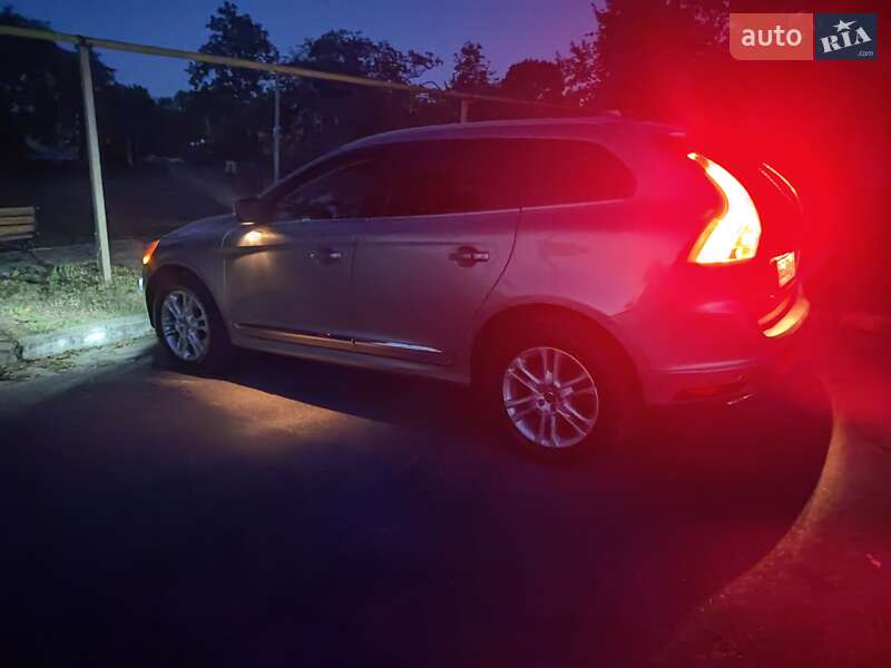 Внедорожник / Кроссовер Volvo XC60 2014 в Николаеве