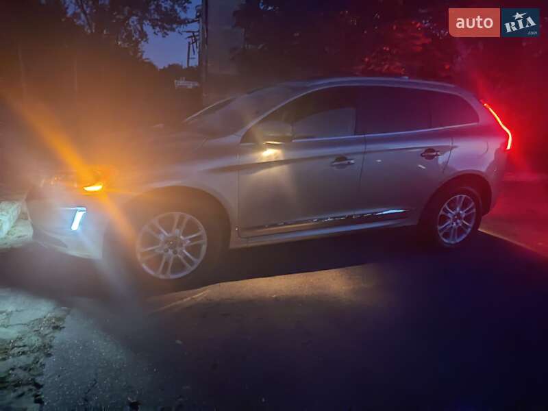 Внедорожник / Кроссовер Volvo XC60 2014 в Николаеве