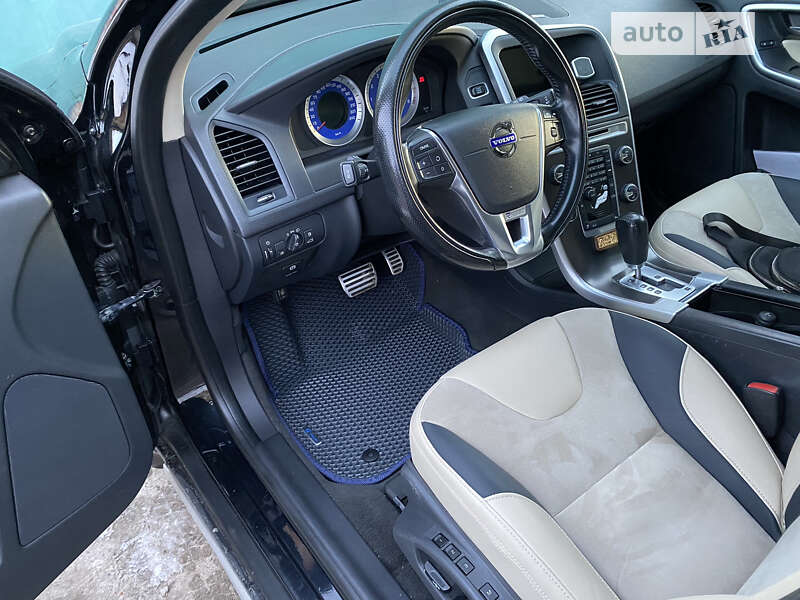 Внедорожник / Кроссовер Volvo XC60 2010 в Полтаве