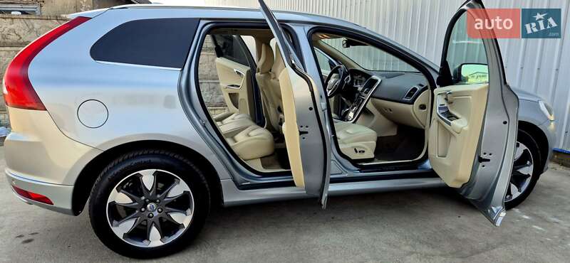 Внедорожник / Кроссовер Volvo XC60 2014 в Андрушевке