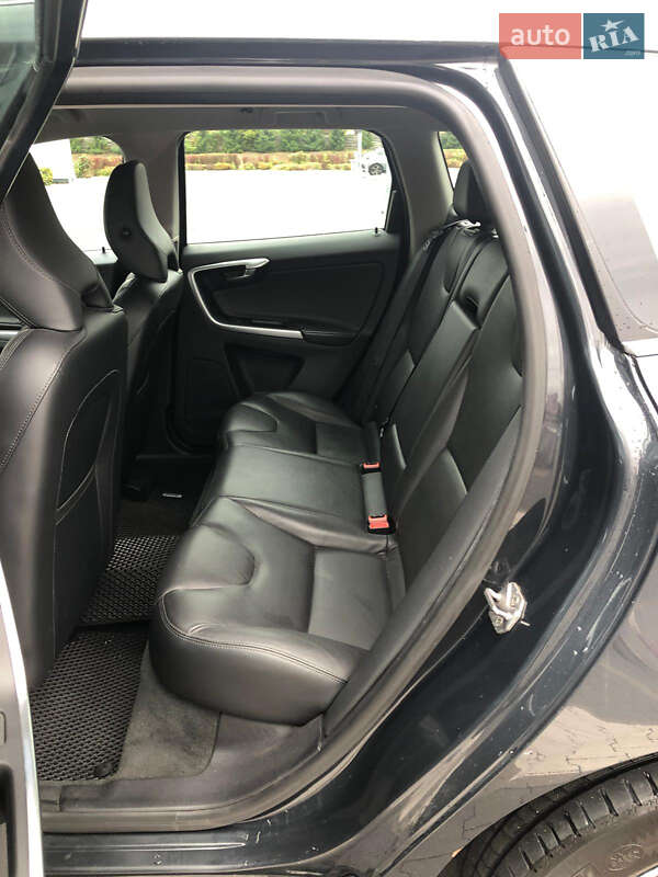Внедорожник / Кроссовер Volvo XC60 2014 в Светловодске