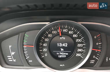 Внедорожник / Кроссовер Volvo XC60 2013 в 