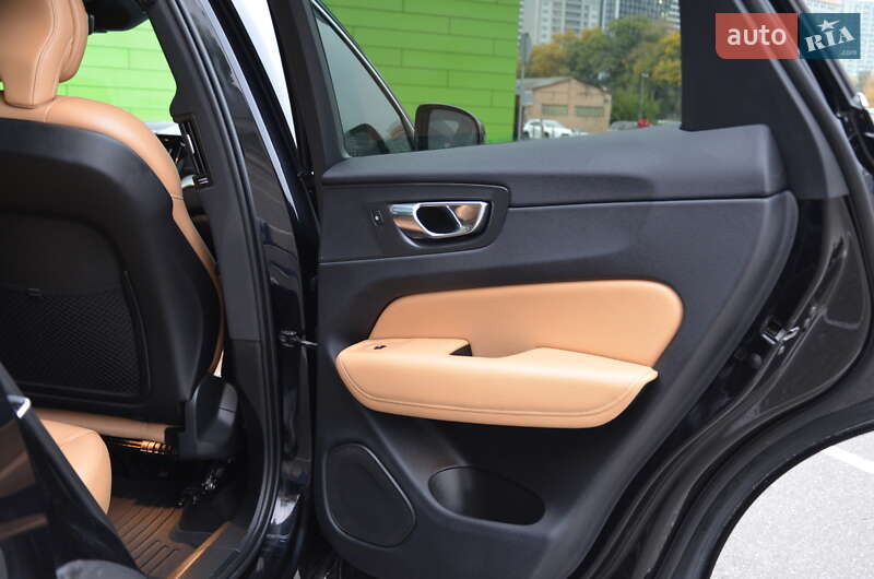 Внедорожник / Кроссовер Volvo XC60 2018 в Киеве
