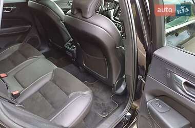 Позашляховик / Кросовер Volvo XC60 2019 в 
