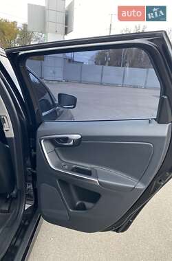 Внедорожник / Кроссовер Volvo XC60 2016 в 