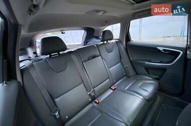 Внедорожник / Кроссовер Volvo XC60 2016 в 