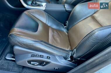 Внедорожник / Кроссовер Volvo XC60 2015 в 