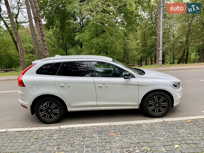 Внедорожник / Кроссовер Volvo XC60 2017 в Киеве