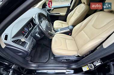 Внедорожник / Кроссовер Volvo XC60 2015 в 