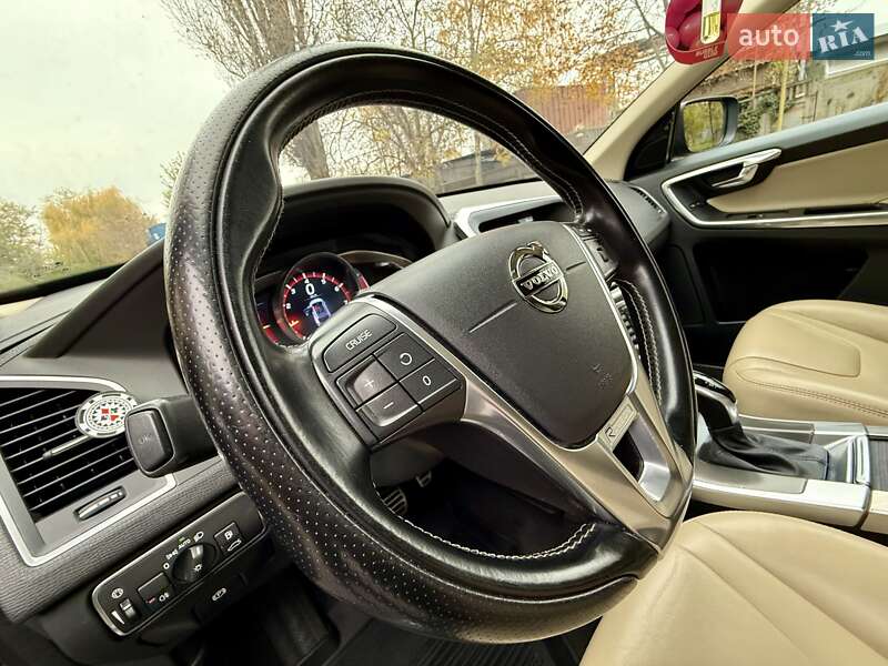 Внедорожник / Кроссовер Volvo XC60 2015 в Одессе