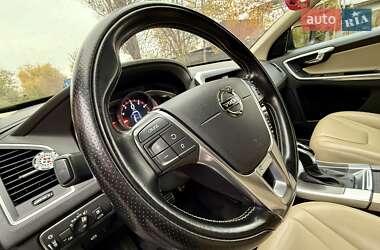 Внедорожник / Кроссовер Volvo XC60 2015 в 