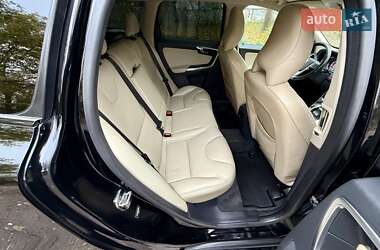 Внедорожник / Кроссовер Volvo XC60 2015 в 