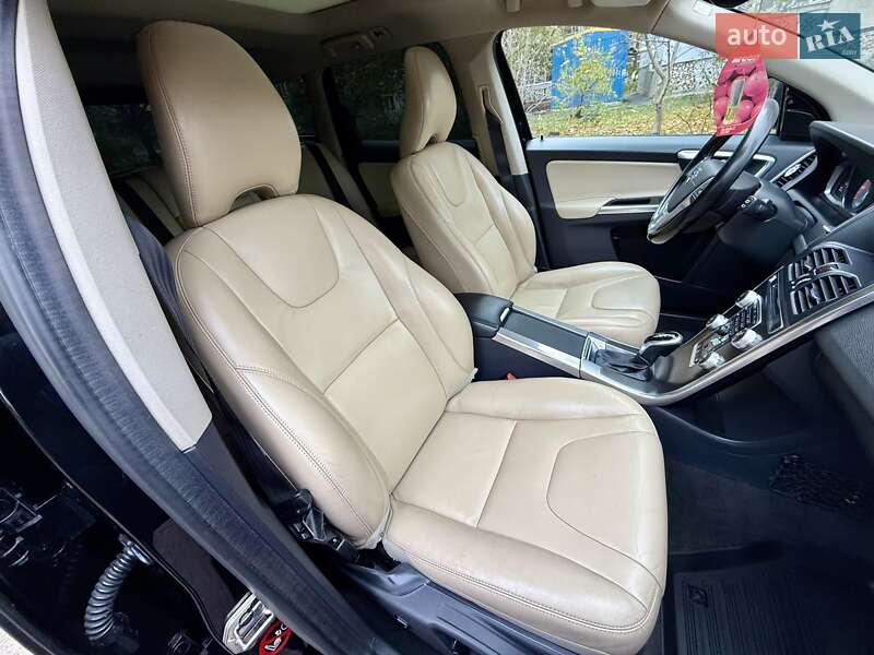 Внедорожник / Кроссовер Volvo XC60 2015 в Одессе