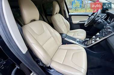 Внедорожник / Кроссовер Volvo XC60 2015 в 