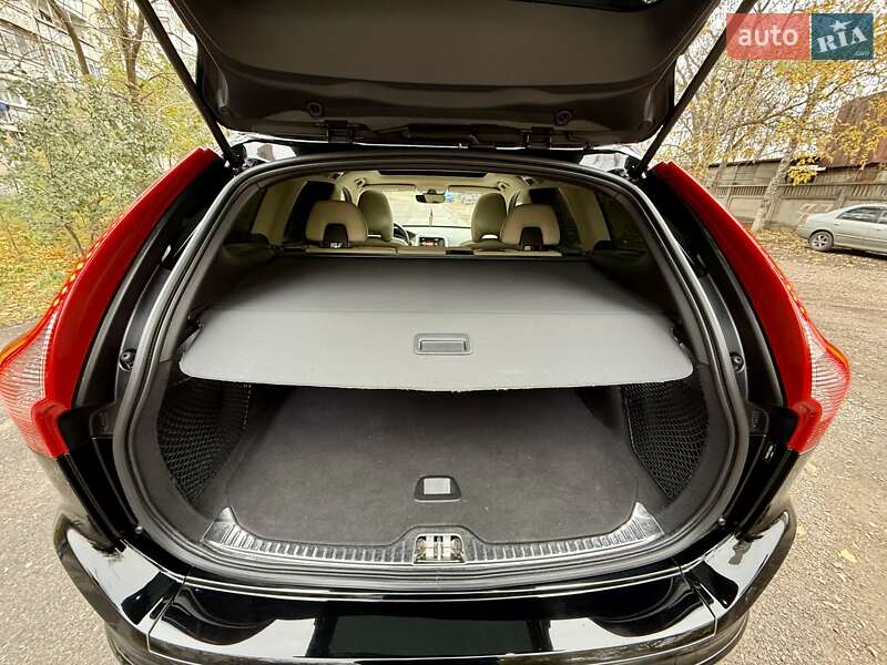 Внедорожник / Кроссовер Volvo XC60 2015 в Одессе
