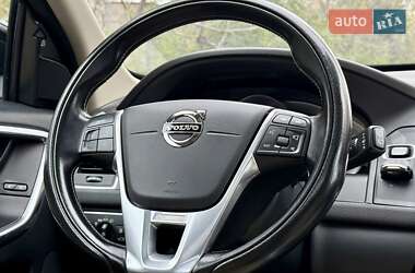 Внедорожник / Кроссовер Volvo XC60 2015 в 