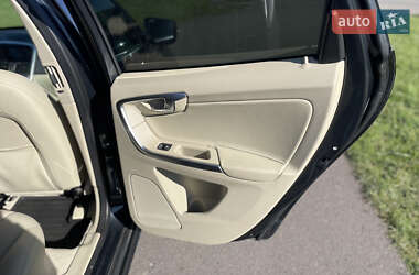 Внедорожник / Кроссовер Volvo XC60 2014 в 