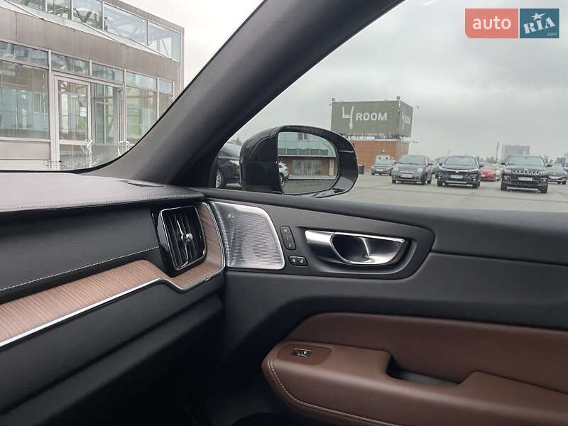 Внедорожник / Кроссовер Volvo XC60 2022 в Киеве