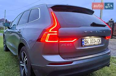 Внедорожник / Кроссовер Volvo XC60 2018 в 
