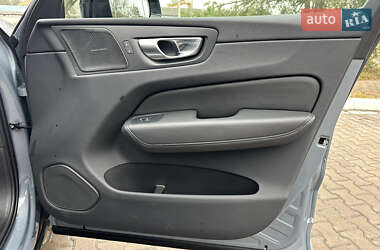 Позашляховик / Кросовер Volvo XC60 2023 в 
