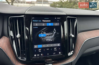 Позашляховик / Кросовер Volvo XC60 2023 в 