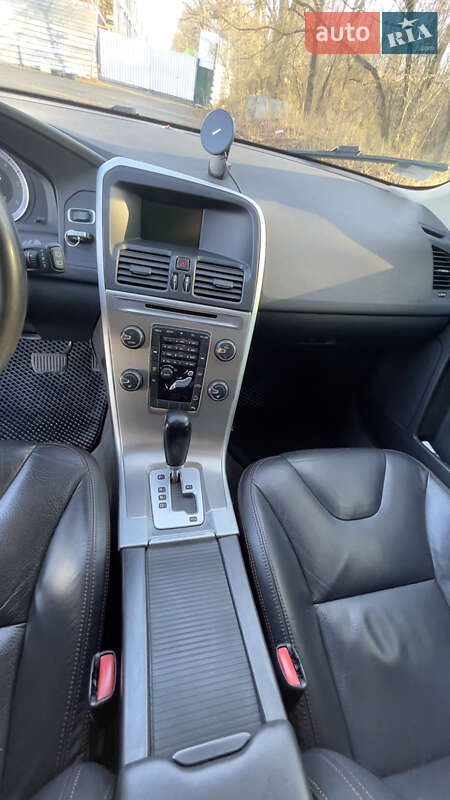 Внедорожник / Кроссовер Volvo XC60 2011 в Киеве