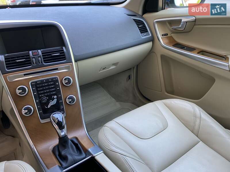 Внедорожник / Кроссовер Volvo XC60 2015 в Киеве