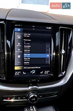 Внедорожник / Кроссовер Volvo XC60 2019 в 