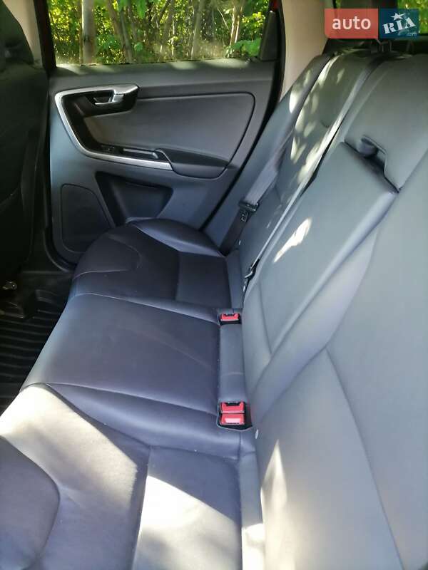 Позашляховик / Кросовер Volvo XC60 2015 в Києві