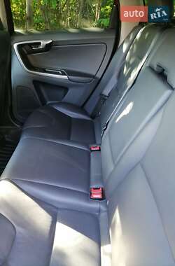 Внедорожник / Кроссовер Volvo XC60 2015 в 