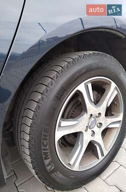 Внедорожник / Кроссовер Volvo XC60 2012 в 