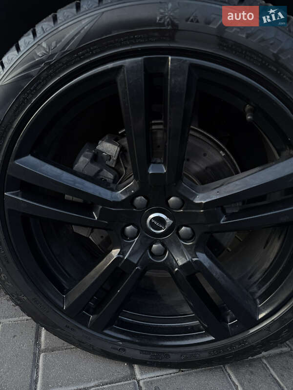 Внедорожник / Кроссовер Volvo XC60 2021 в Киеве