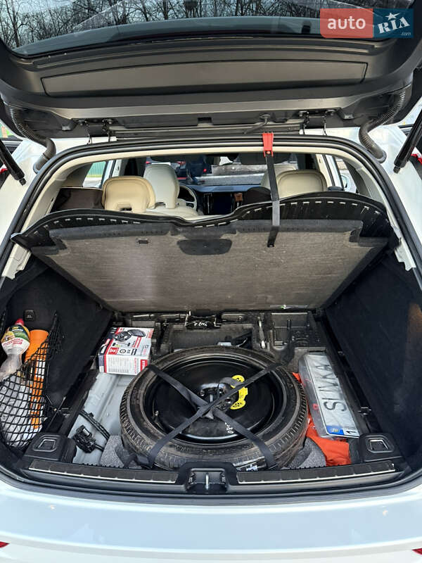 Внедорожник / Кроссовер Volvo XC60 2021 в Киеве