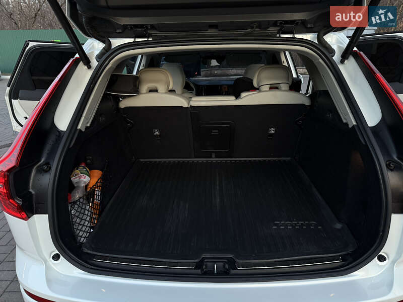 Внедорожник / Кроссовер Volvo XC60 2021 в Киеве