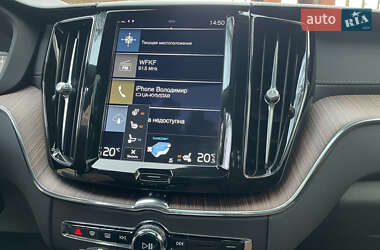 Внедорожник / Кроссовер Volvo XC60 2021 в 