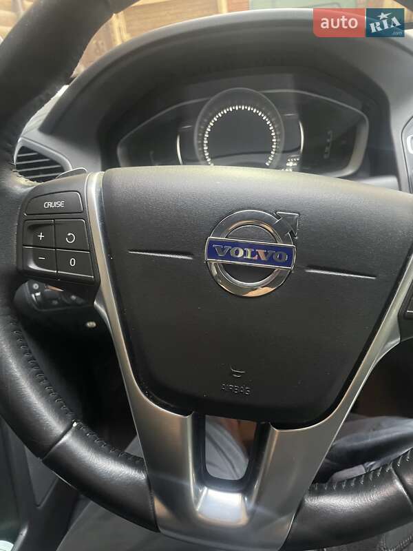 Позашляховик / Кросовер Volvo XC60 2016 в Києві