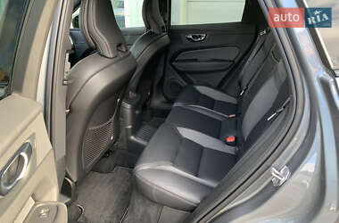 Внедорожник / Кроссовер Volvo XC60 2021 в 