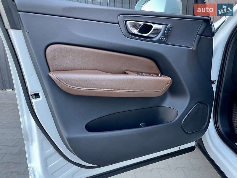 Внедорожник / Кроссовер Volvo XC60 2018 в Казатине