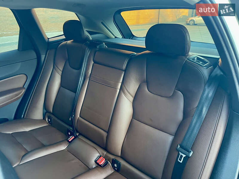 Внедорожник / Кроссовер Volvo XC60 2018 в Казатине