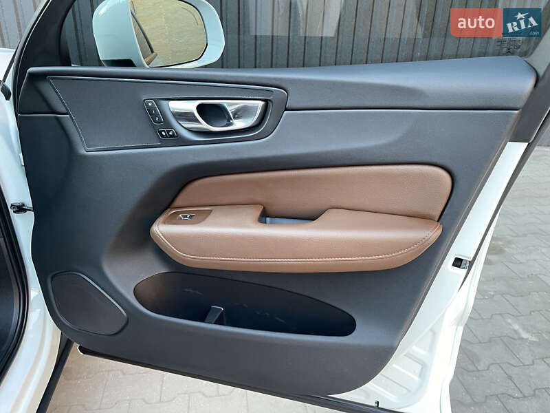 Внедорожник / Кроссовер Volvo XC60 2018 в Казатине