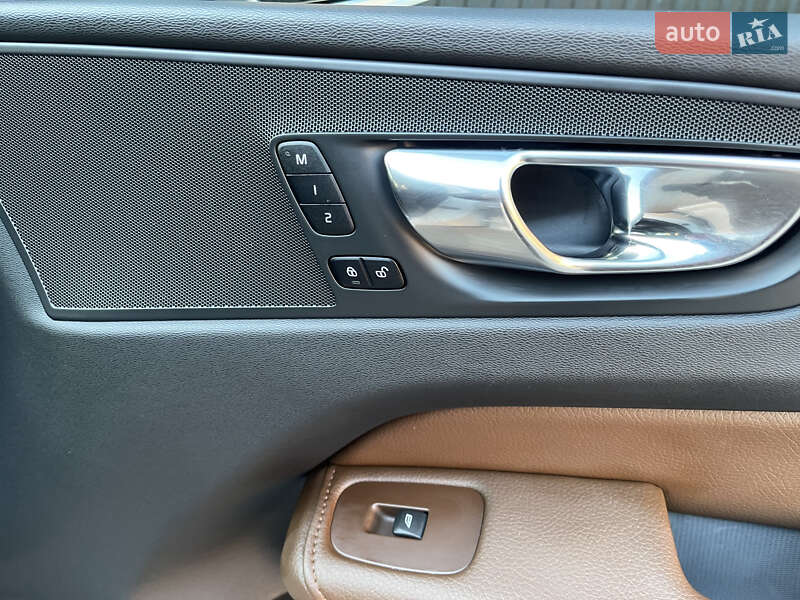 Внедорожник / Кроссовер Volvo XC60 2018 в Казатине