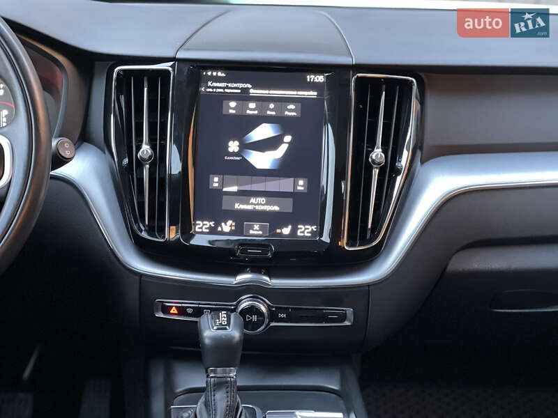 Внедорожник / Кроссовер Volvo XC60 2018 в Казатине