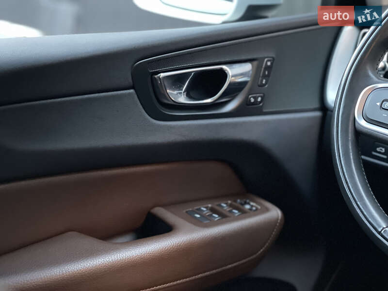 Внедорожник / Кроссовер Volvo XC60 2018 в Казатине