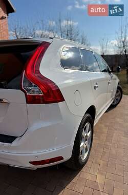 Внедорожник / Кроссовер Volvo XC60 2016 в Гайсине